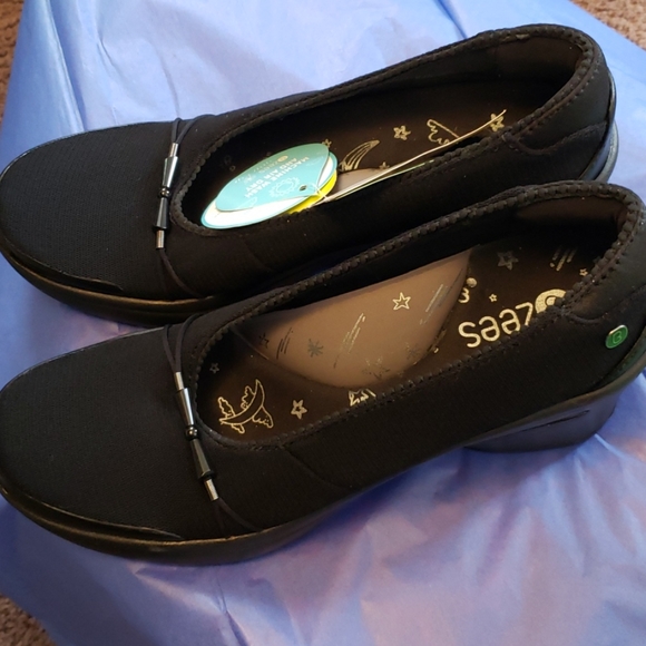 Shoes - Picture 2 of 4